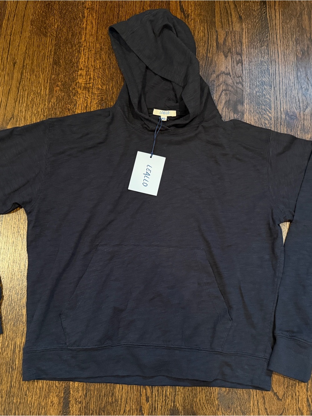 LEALLO women’s Black Hooded Pullover